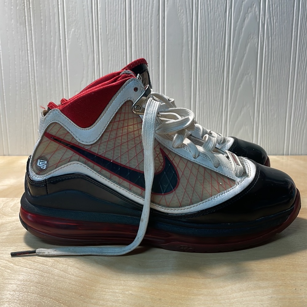 2009 Nike Air Max LeBron James VII Sneakers - White/Black/Varsity Red